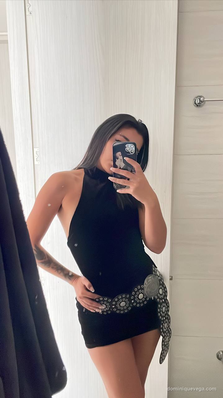 Dominique Vega clothed cam girl italiana