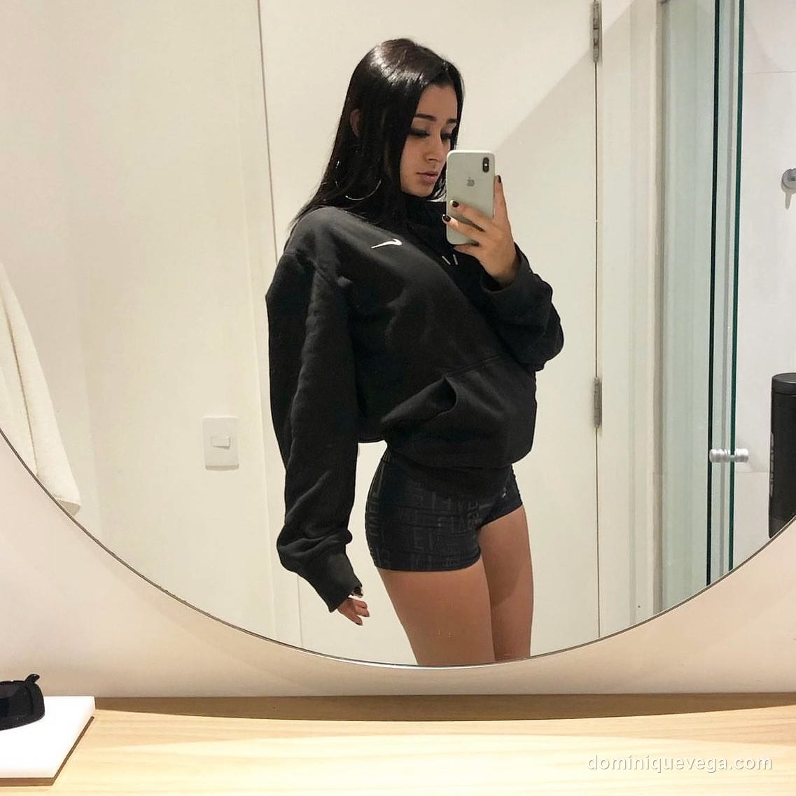 Dominique Vega clothed cam girl italiana