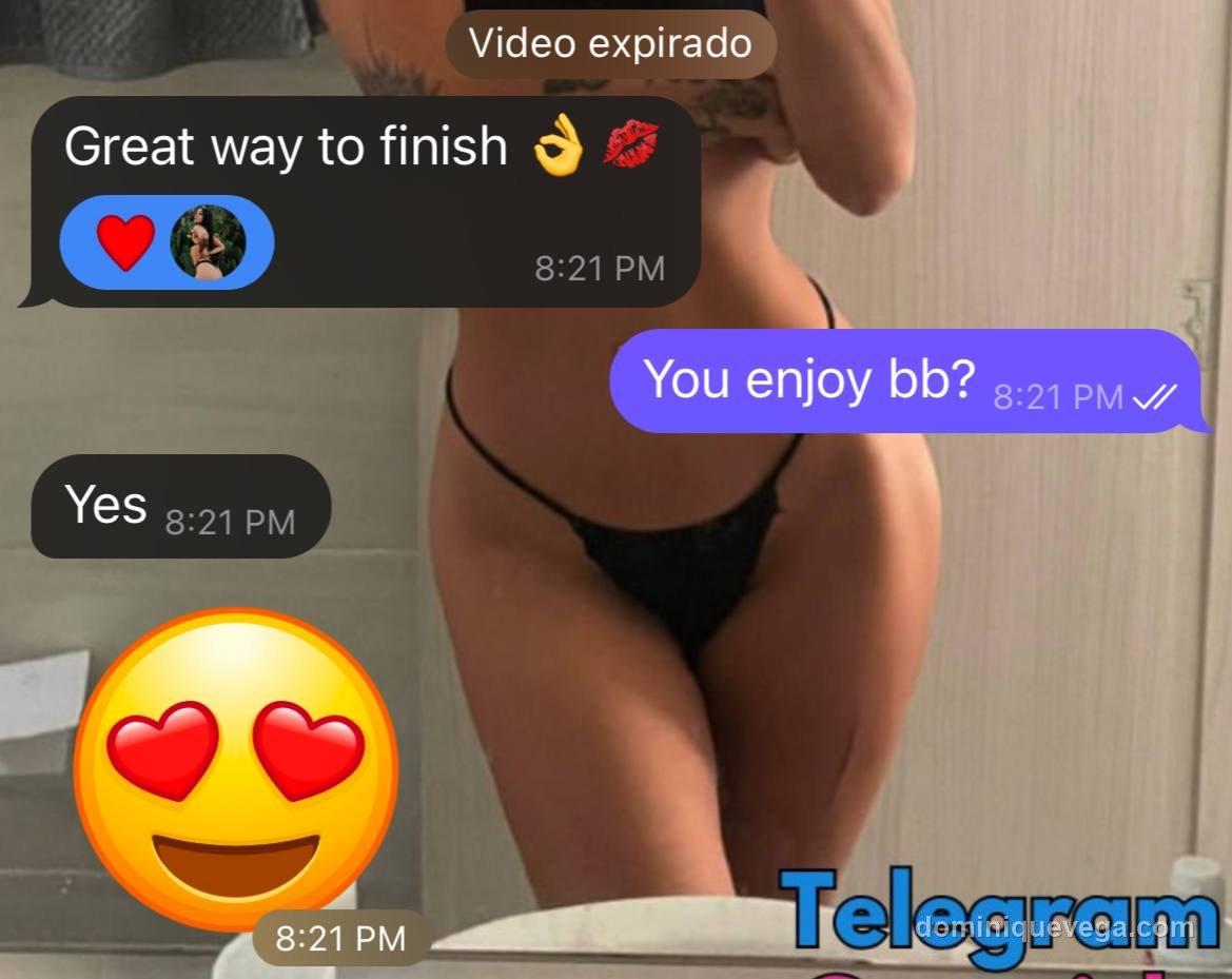 Dominique Vega lingerie cam girl italiana